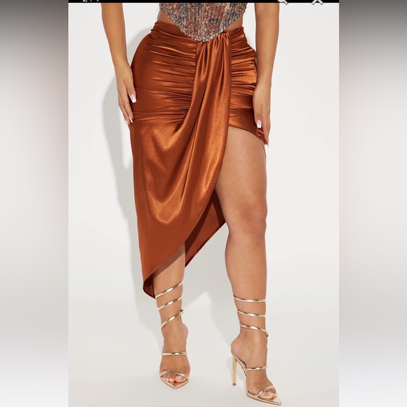 NWT fashion nova bronze Satin midi skirt - Picture 5 of 5